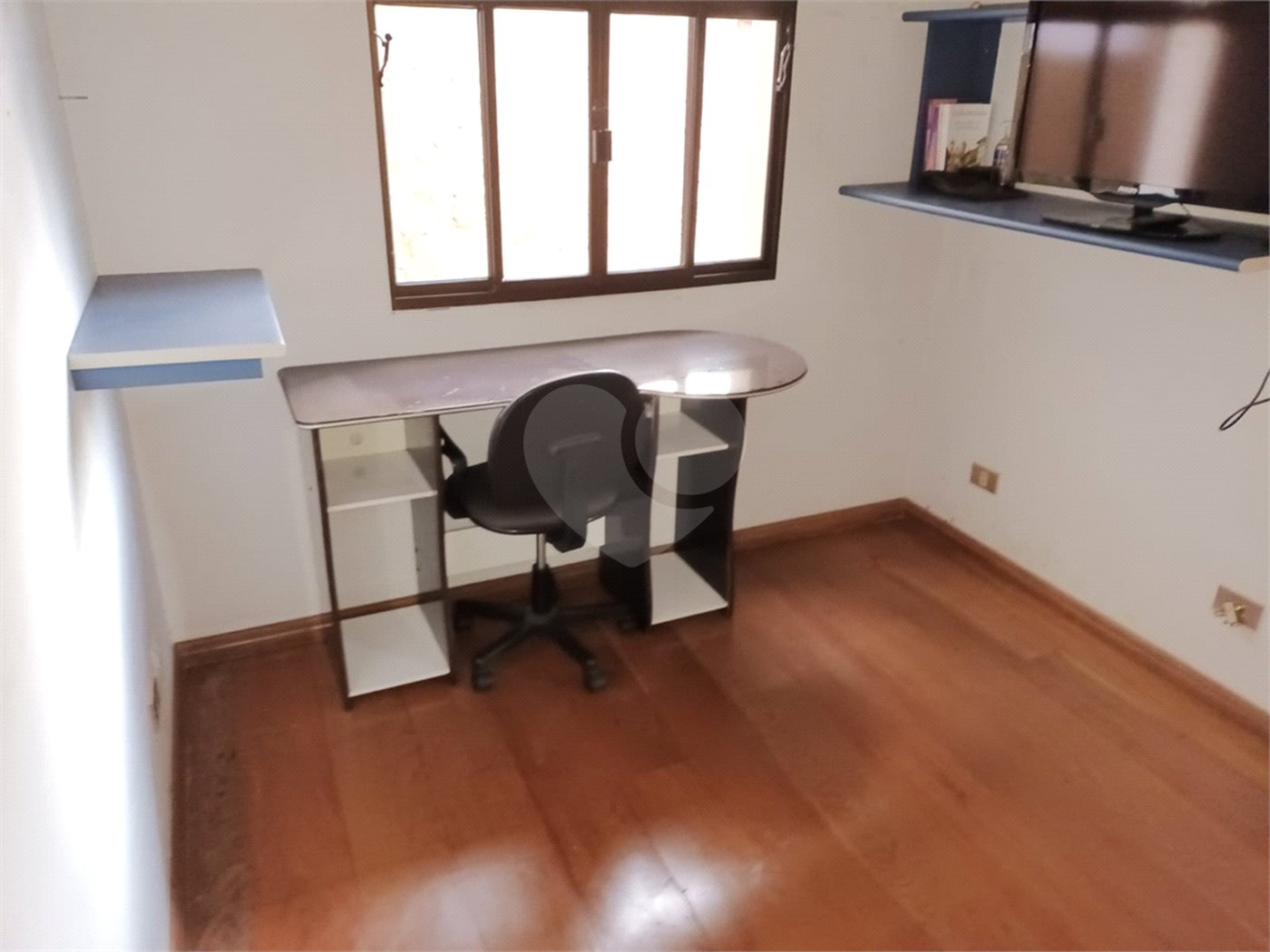 Casa à venda com 4 quartos, sendo 3 suítes, no condomínio Arujá 5, Arujá - SP