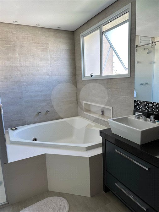 Apartamento à venda com 3 suítes em Vila Suzana, São Paulo, SP