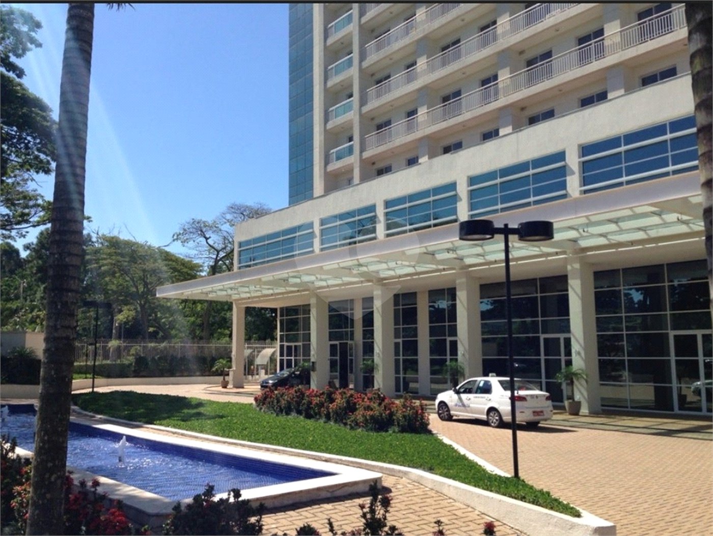 Otima sala comercial com sacada e uma vaga para auto no Nova América Office em Santo Amaro.