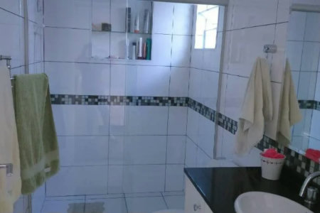 Casa à venda com 3 suítes em Jardim Jussara, São Paulo, SP