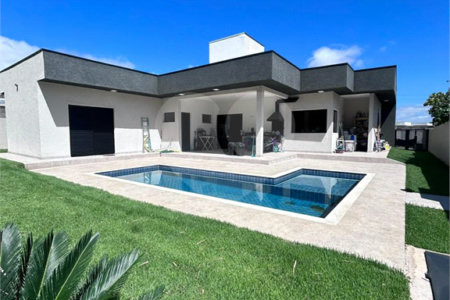 Casa à venda com 3 suítes no condomínio Shamballa 1, Atibaia - SP