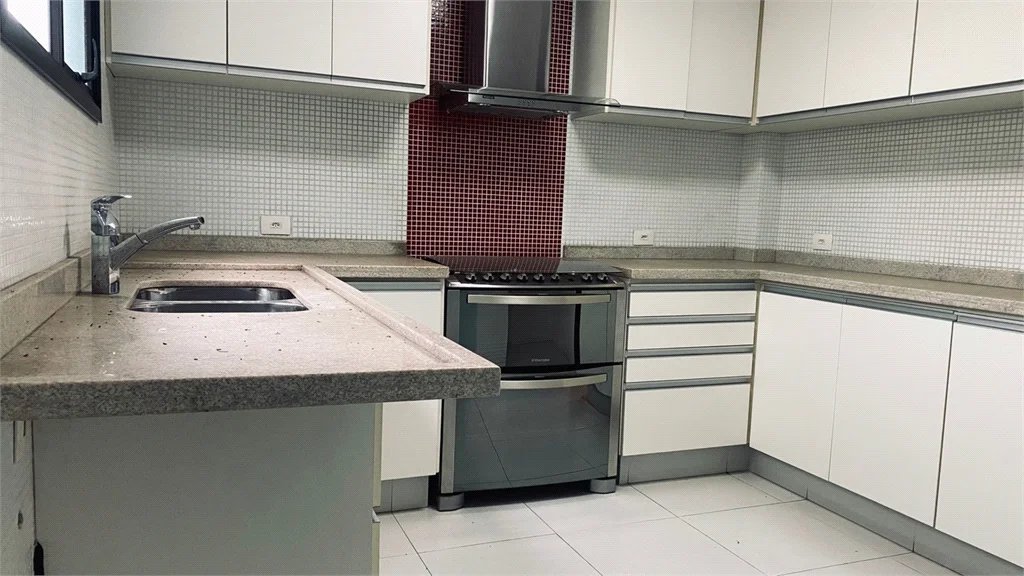 Casa à venda com 3 suítes no condomínio Vilas 2, São Paulo - SP