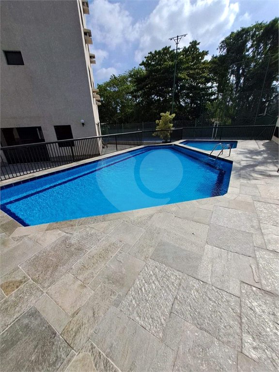 Apartamento à venda com 3 quartos, sendo 1 suíte,  em Enseada, Guarujá, SP