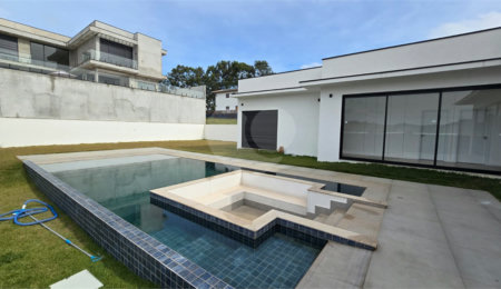 Casa à venda ou para alugar com 5 quartos, sendo 4 suítes, no condomínio Equilibrium, Atibaia - SP