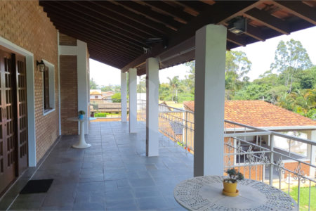 Casa à venda com 5 quartos, sendo 3 suítes, no condomínio Estância Marambaia, Vinhedo - SP