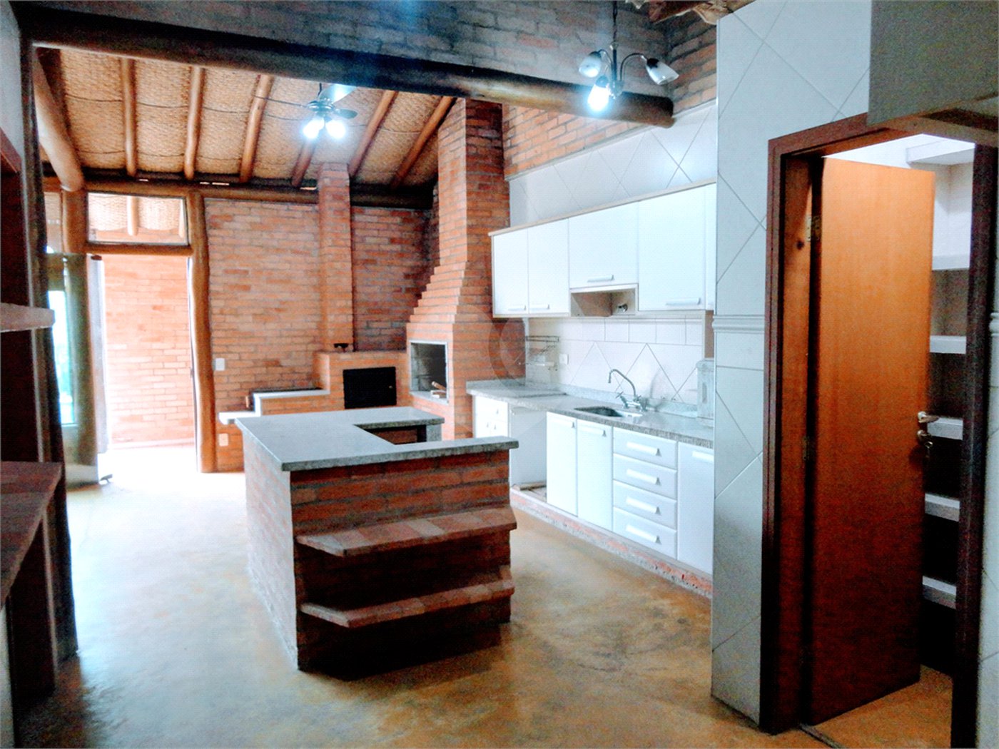 Casa à venda com 4 suítes no condomínio Estância Marambaia, Vinhedo - SP