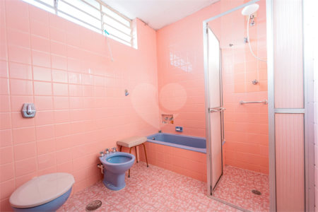 Sobrado à venda com 3 quartos, sendo 1 suíte, em Moema, São Paulo, SP