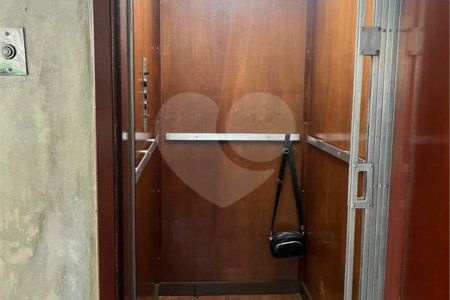 Casa à venda com 4 quartos, sendo 3 suítes, no condomínio Vitoria Regia, São Paulo - SP