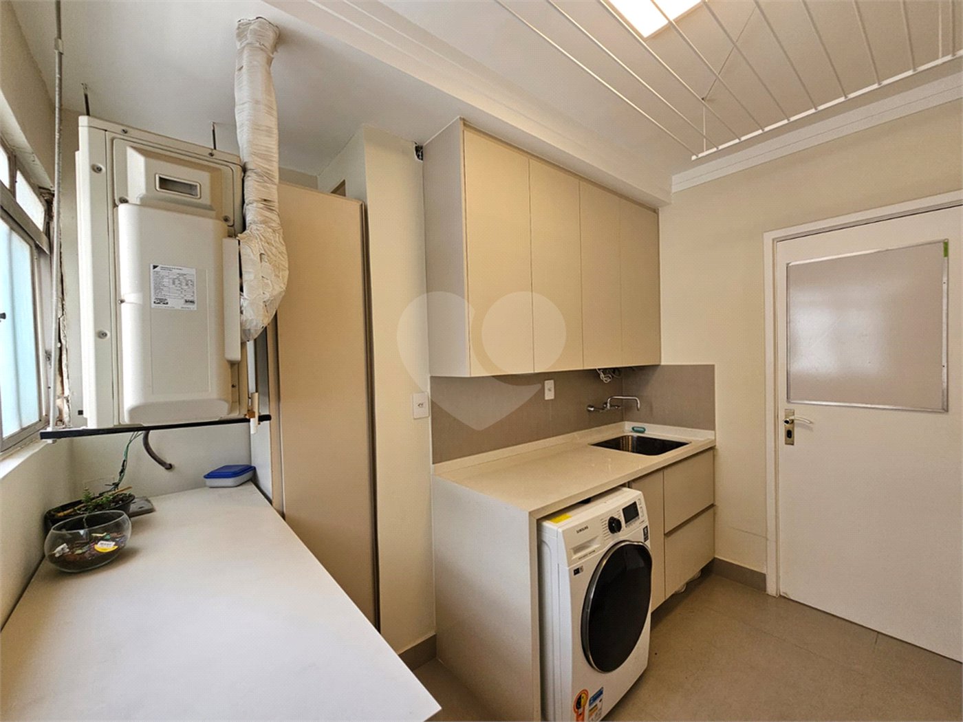 Apartamento à venda com 3 quartos, sendo 1 suíte, em Santo Amaro, São Paulo, SP