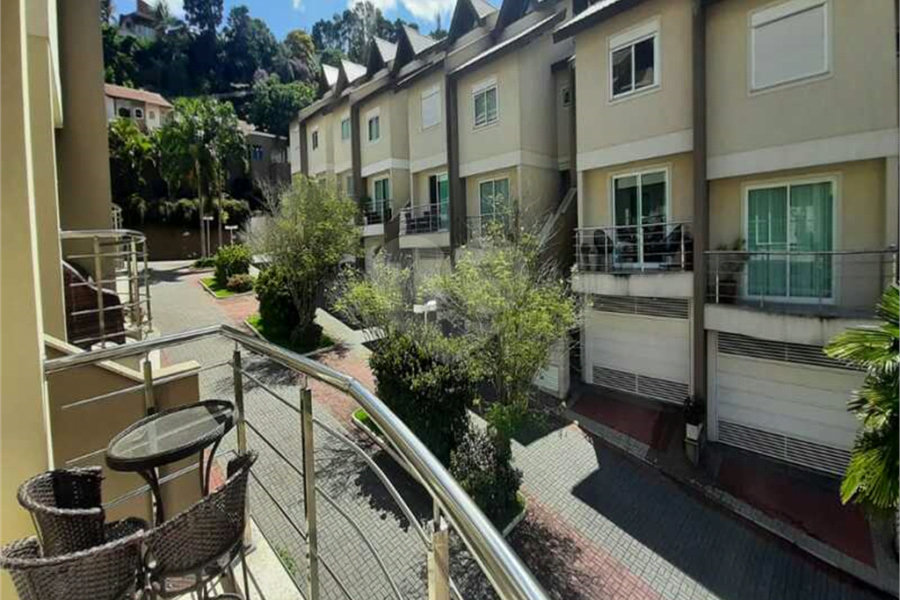 Casa à venda com 4 quartos, sendo 2 suítes, no condomínio Florada da Serra, São Paulo - SP