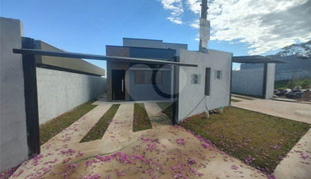 Casa à venda com 2 quartos, sendo 1 suíte,  em Jardim Santo Antônio, Atibaia, SP