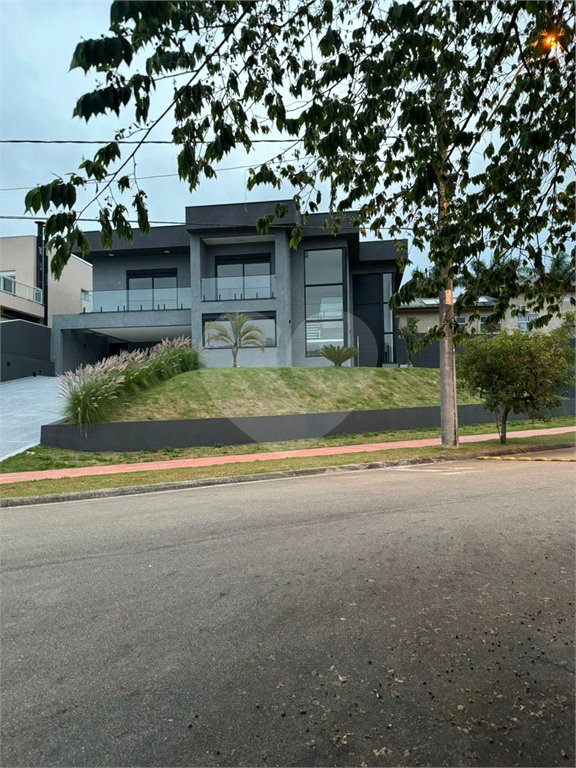Casa à venda com 5 suítes no condomínio Residencial Santa Maria, Jandira - SP