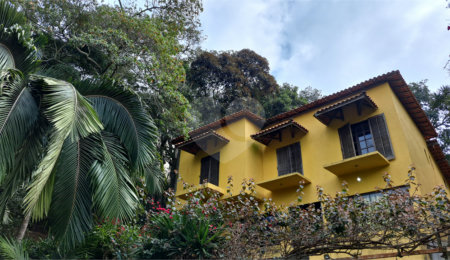 Casa à venda com 3 quartos, sendo 1 suíte, no condomínio Alpes da Cantareira, Mairiporã - SP