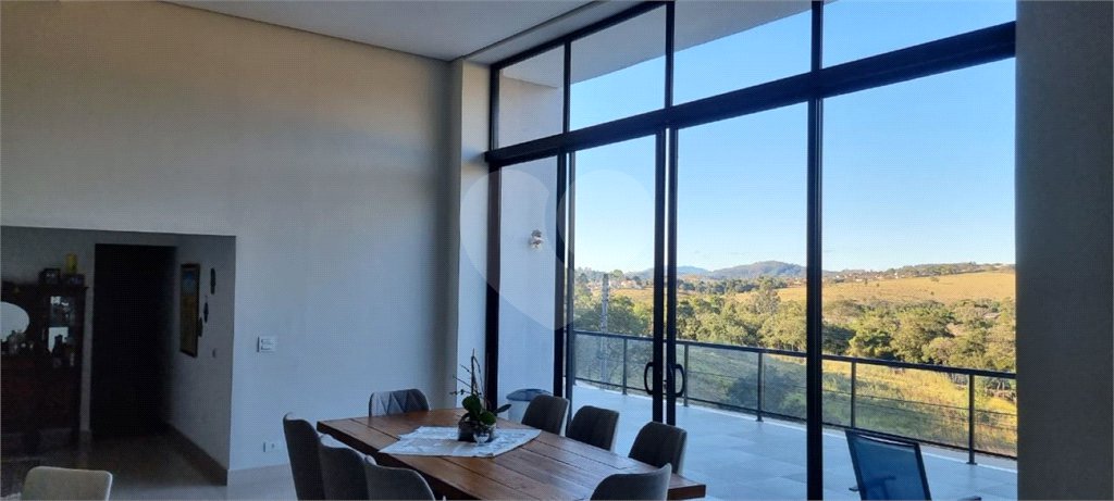 Casa à venda com 4 suítes no condomínio Osato, Atibaia - SP