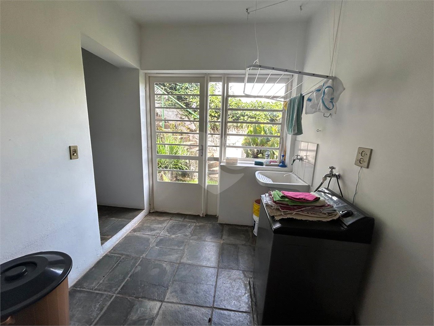 Casa à venda com 5 quartos, sendo 3 suítes, no condomínio Estância Marambaia, Vinhedo - SP