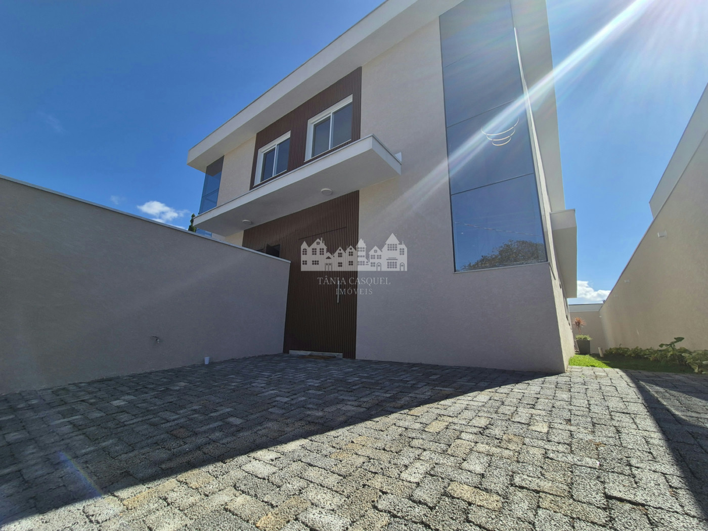 Casa à venda com 4 quartos, sendo 3 suítes, em Vila Petrópolis, Atibaia, SP