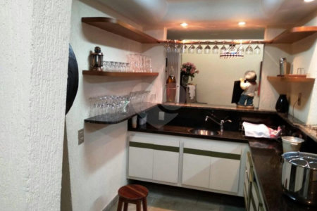 Sobrado à venda com 4 suítes em Chácara Monte Alegre, São Paulo, SP