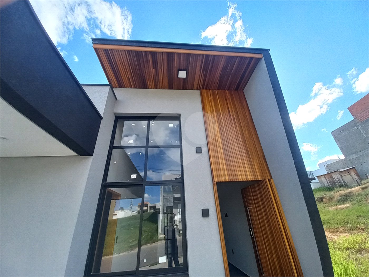 Casa à venda com 3 quartos, sendo 1 suíte, no condomínio Horto Florestal Villagio, Sorocaba - SP