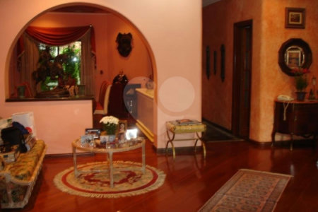 Casa à venda com 4 quartos, sendo 2 suítes, em Aclimação, São Paulo, SP
