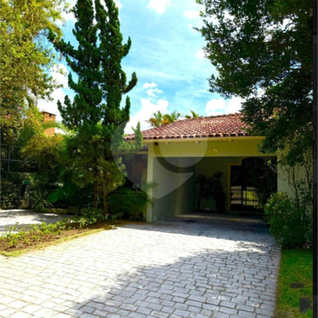 Casa à venda com 5 quartos, sendo 3 suítes,  em Jardim Leonor, São Paulo, SP