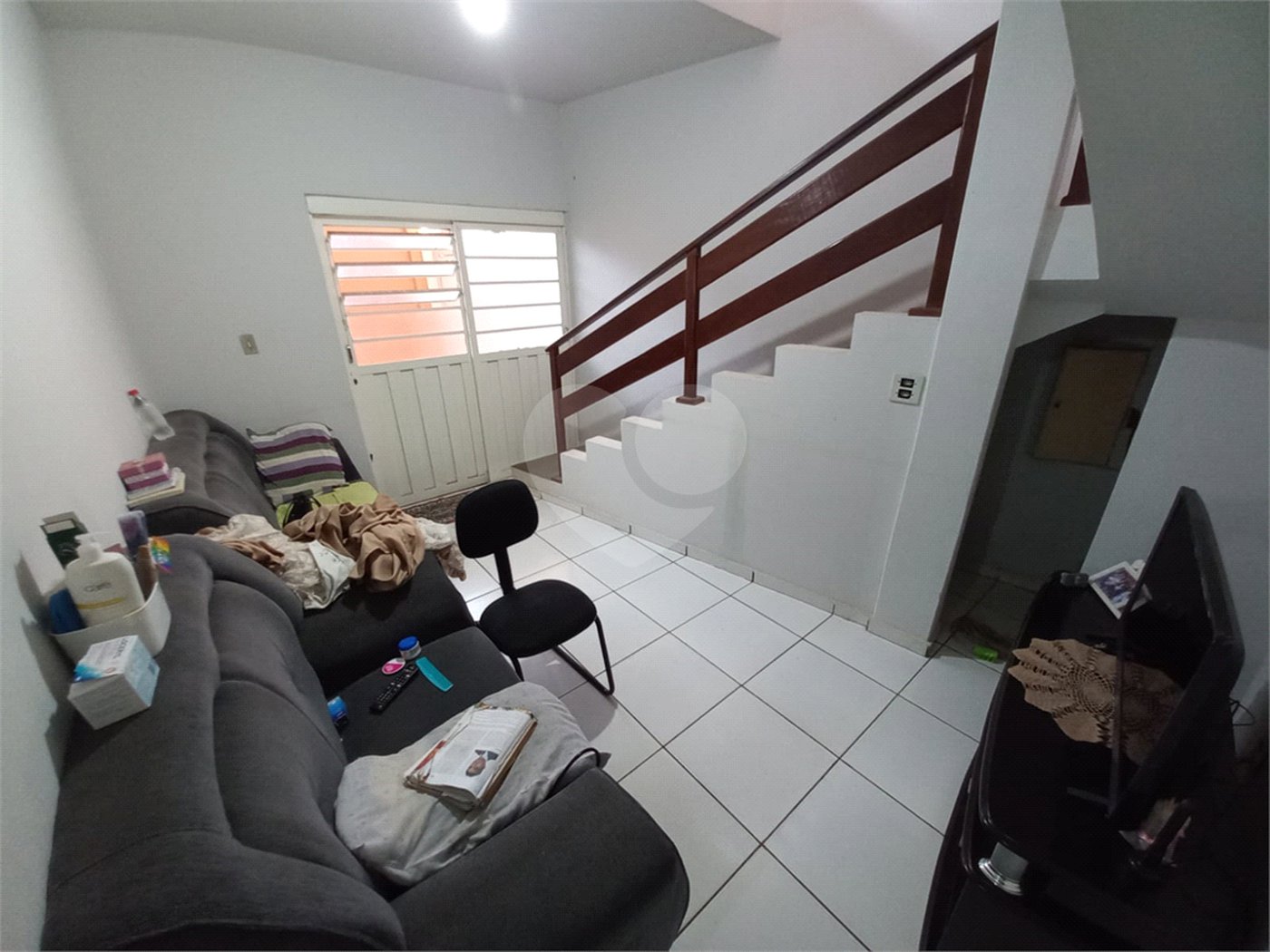 Sobrado à venda com excelente distribuição de espaços