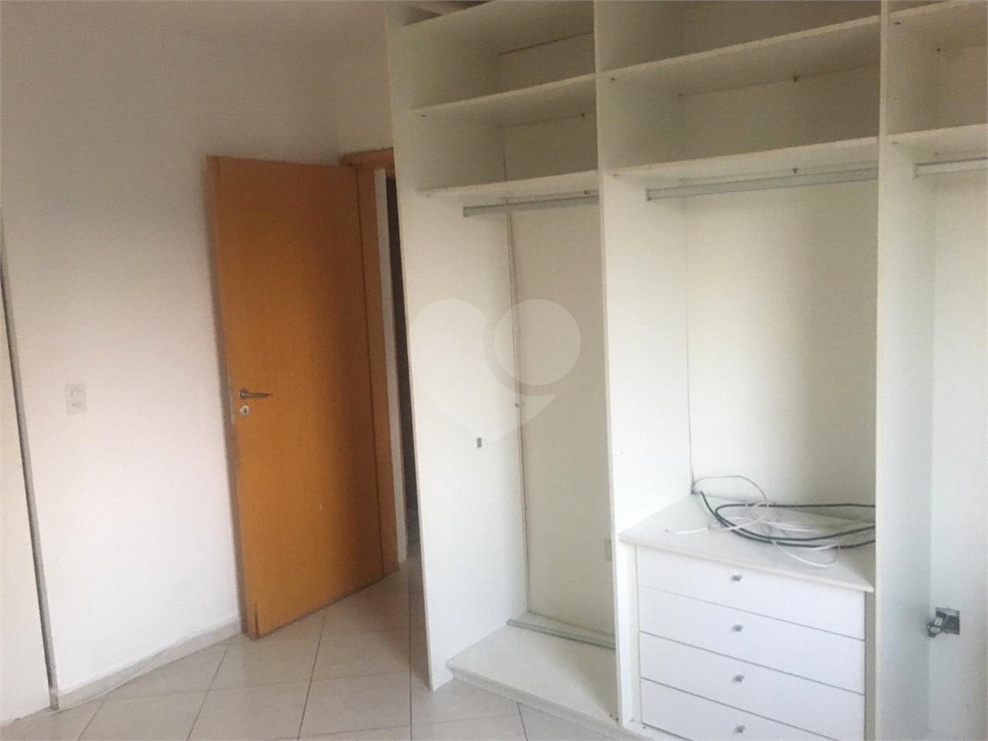 Casa à venda com 2 quartos, sendo 1 suíte, no condomínio Colibri, São Paulo - SP
