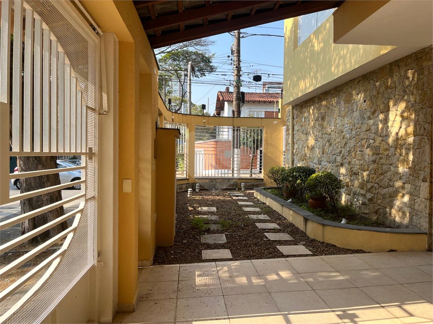 Sobrado à venda com 4 quartos, sendo 1 suíte,  em Vila Cordeiro, São Paulo, SP
