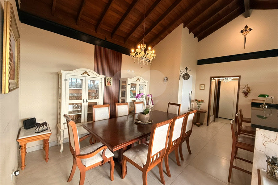 Casa à venda com 4 quartos, sendo 1 suíte,  no condomínio Alpes da Cantareira, Mairiporã - SP