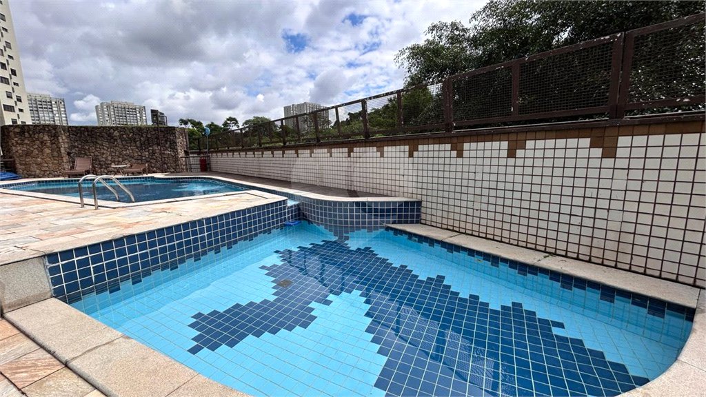 Apartamento à venda com 3 suítes em Vila Suzana, São Paulo, SP