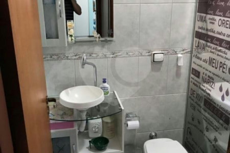 Casa à venda com 3 quartos, sendo 1 suíte, no condomínio Residencial Gabriela, São Paulo - SP