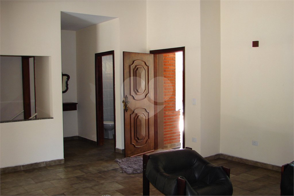 Casa à venda com 3 quartos, sendo 1 suíte, no condomínio Estância Marambaia, Vinhedo - SP