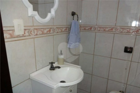 Sobrado à venda com 3 quartos, sendo 1 suíte, em Jardim São Luís, São Paulo, SP