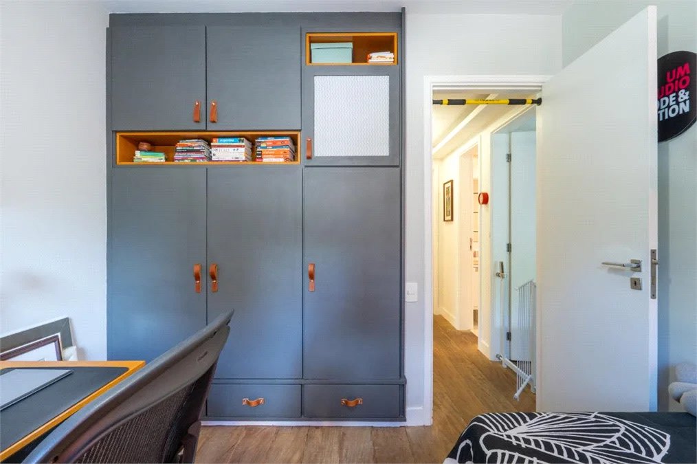 Apartamento à venda com 3 quartos, sendo 1 suíte, em Jardim Morumbi, São Paulo, SP