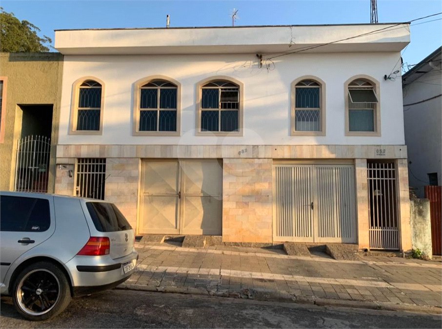 Casa à venda com 4 quartos, sendo 2 suítes,  no Centro, Mairinque, SP