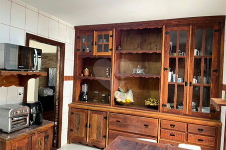 Casa Térrea à venda com 5 quartos, sendo 3 suítes,  em Vila Oliveira, Mogi das Cruzes, SP