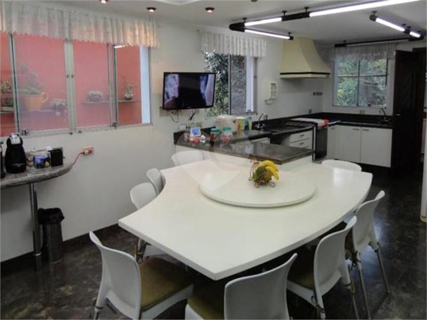 Sobrado à venda com 6 quartos, sendo 2 suítes, em Horto Florestal, São Paulo, SP