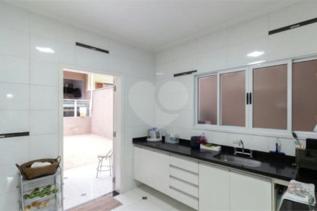 Casa à venda com 4 quartos, sendo 1 suíte, em Vila São Silvestre, São Paulo, SP
