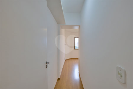 Apartamento à venda com 3 quartos, sendo 1 suíte, em Alto da Boa Vista, São Paulo, SP