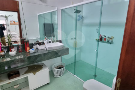 Casa à venda com 5 quartos, sendo 2 suítes, no condomínio Swiss Park, São Bernardo do Campo - SP