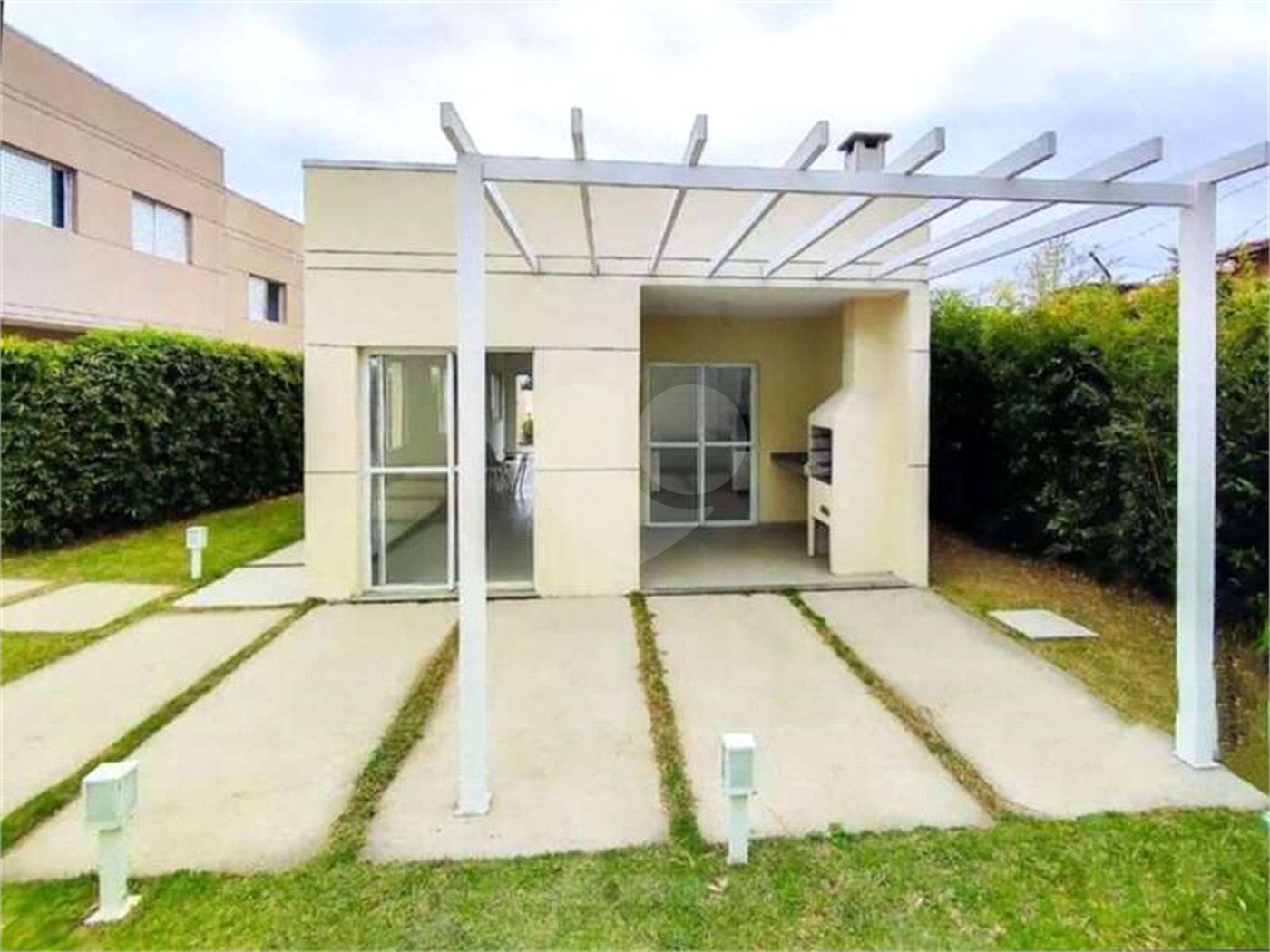 Casa à venda com 3 quartos, sendo 1 suíte, no condomínio Villaggio Viana, Cotia - SP