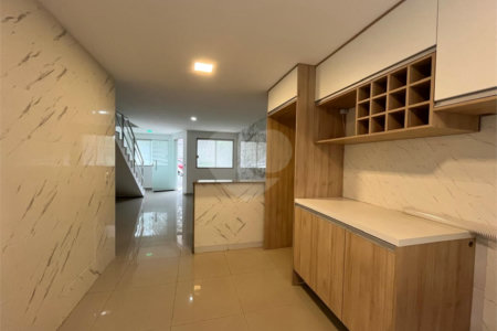 Casa à venda com 3 quartos, sendo 2 suítes, no condomínio Notting Hill - Campo Grande, Rio de Janeiro - RJ