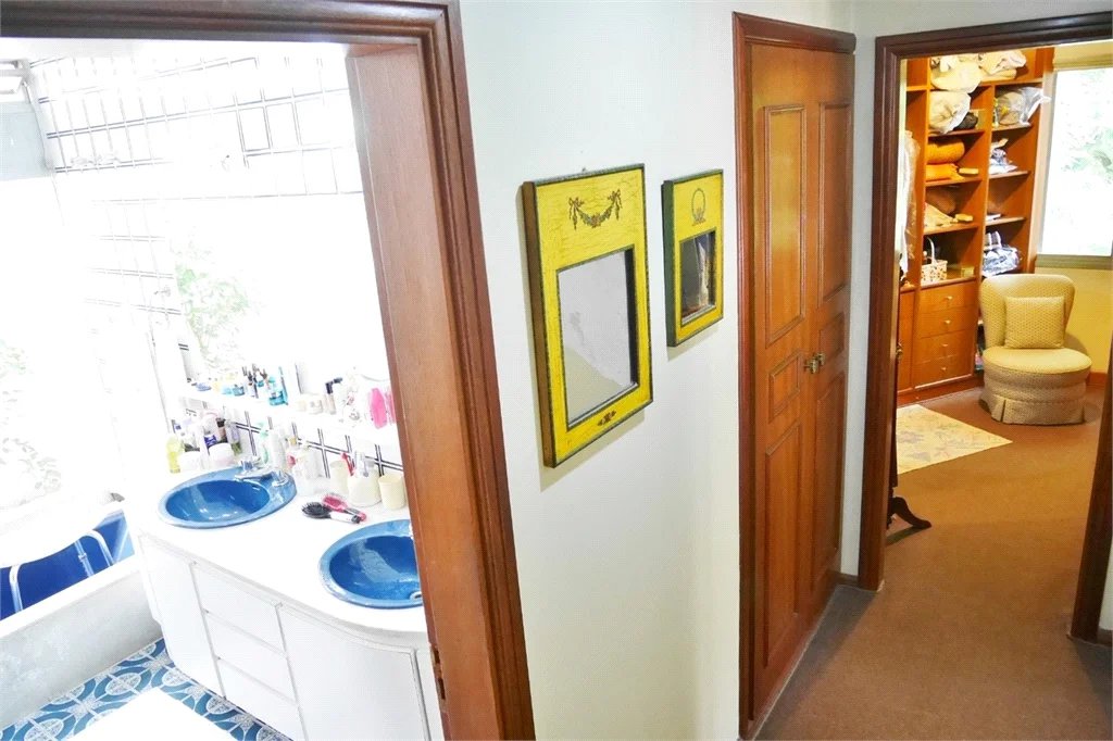 Casa à venda com 4 quartos, sendo 1 suíte, em Jardim Guedala, São Paulo, SP