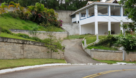 Casa à venda com 4 suítes no condomínio Suíça da Cantareira, Mairiporã - SP