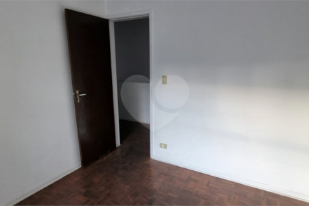 Casa à venda com 3 quartos, sendo 1 suíte,  em Jardim Rosa Maria, São Paulo, SP