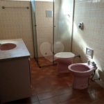 Casa com 4 dormitórios e 4 vagas.