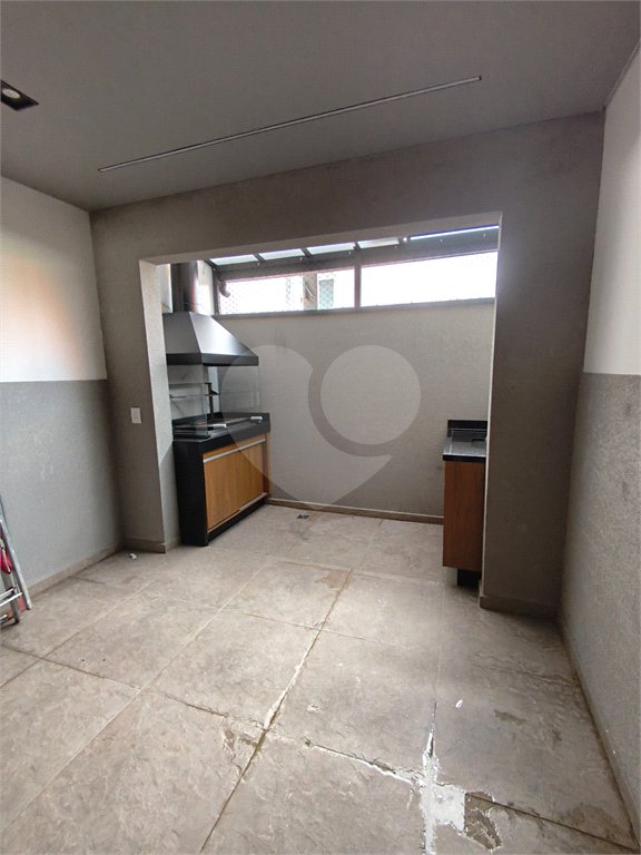 Sobrado à venda com 3 suítes em Vila Nivi, São Paulo, SP
