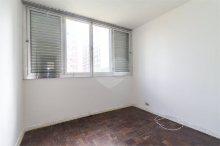 Apartamento à venda com 3 quartos, sendo 1 suíte, em Cerqueira César, São Paulo, SP