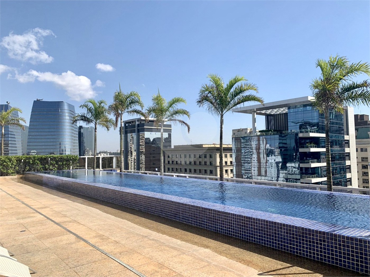 Apartamento venda / locação Vila Nova Conceição, 80m², andar alto, 1 suíte e 2 vagas