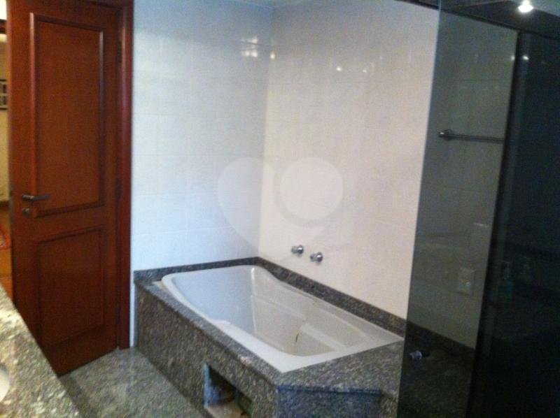 Apartamento à venda com 4 suítes em Real Parque, São Paulo, SP