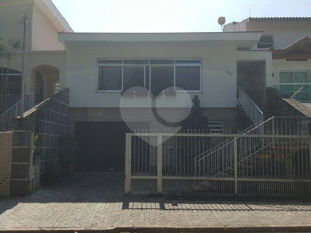 Sobrado à venda com 4 quartos, sendo 1 suíte,  em Tremembé, São Paulo, SP